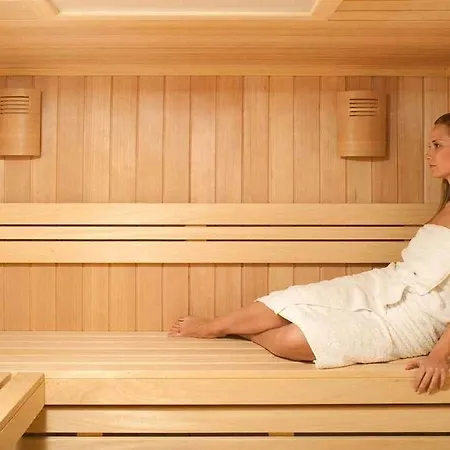 Ξενοδοχείο Parada 3*